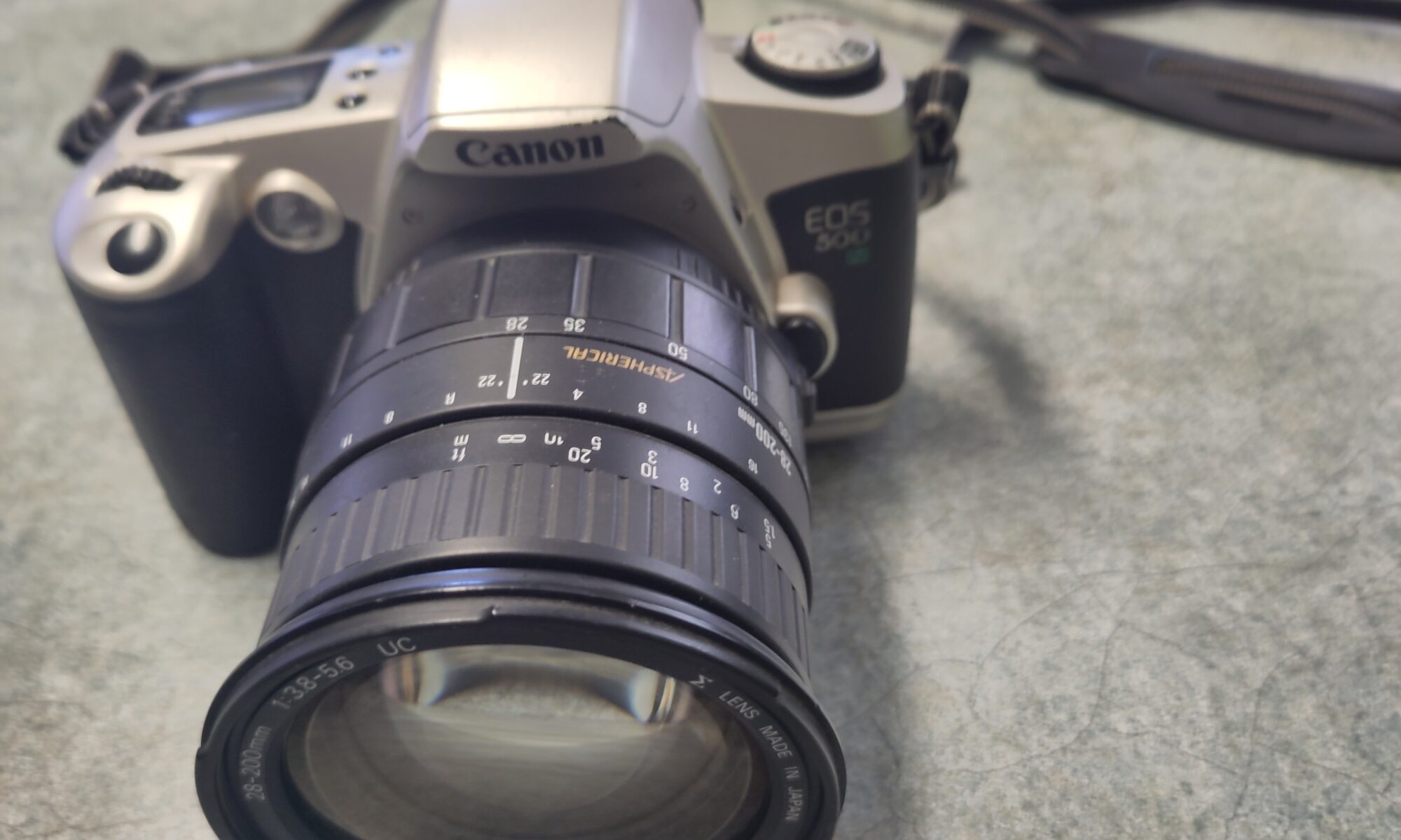 Canon EOS 500 Kamera mit Obektiv Sigma ZOOM 28-200mm