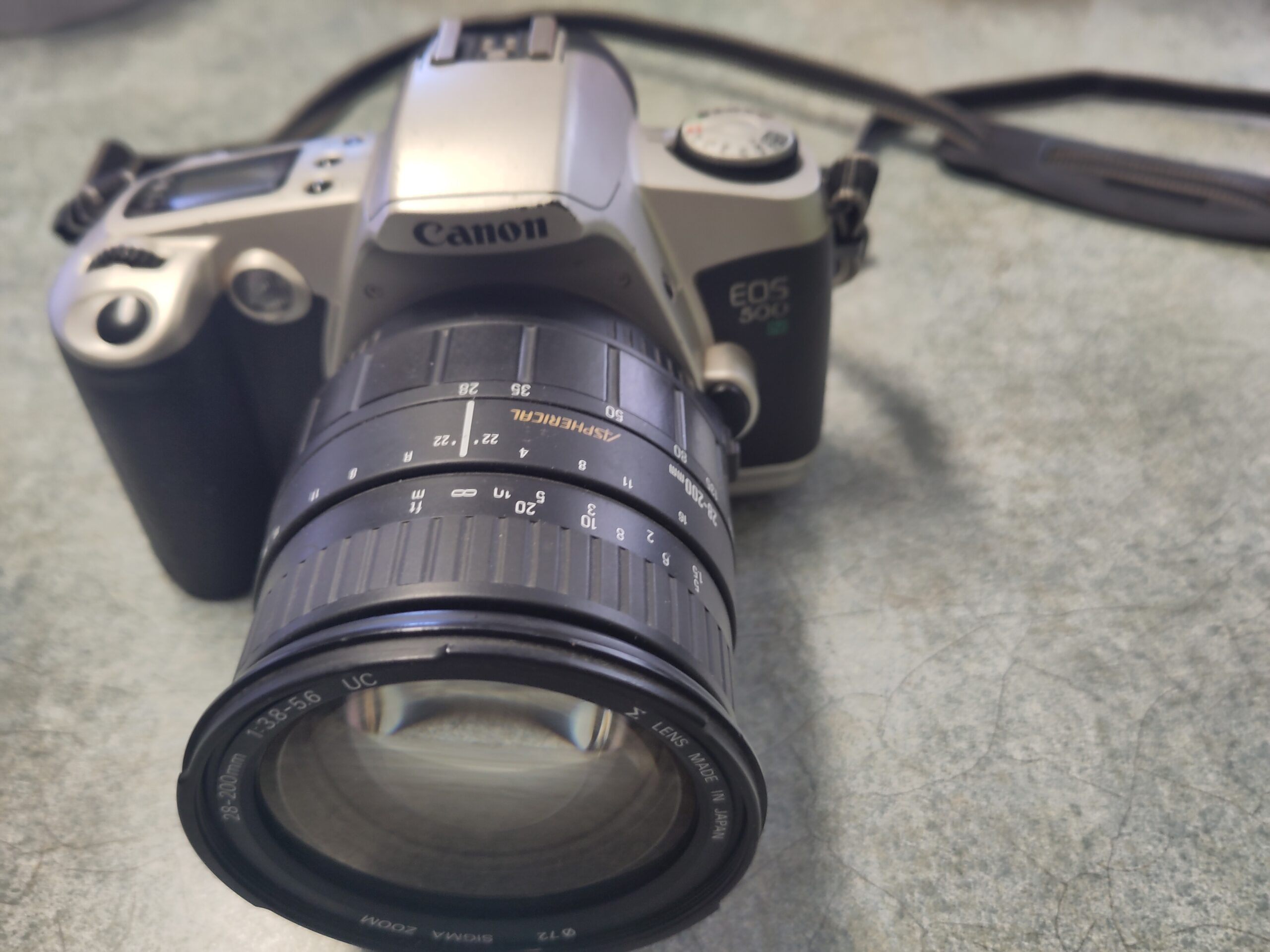 Canon EOS 500 Kamera mit Obektiv Sigma ZOOM 28-200mm